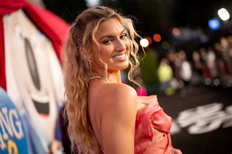 Singer Tori Kelly hospitalized after passing out at LA restaurant: reports